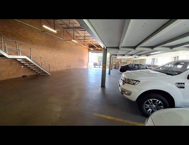 1,038M² WAREHOUSE TO LET IN WYNBERG